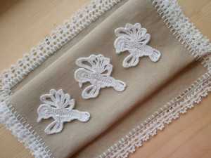Crochet dove birds, set of 4 Appliques, birds ornament, sewing craft applique