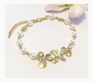 Cascading flower Swarovski pearl bracelet