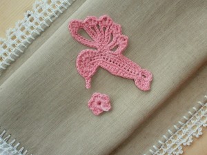 Crochet Hummingbirdwith flower Applique, birds ornament, sewing craft applique