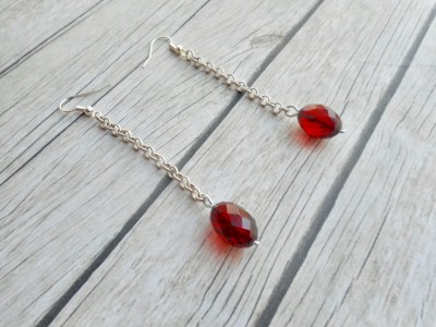 Red-garnet-faceted-crystals-chains-earrings-silver-plated-Etsy-jewelry-ladies-jewelery-stylish-birthstone-jewellery-handmade-homemade-fashion-accessories