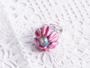 Adjustable ring with flower daisy made with polymer clay pink and light purple