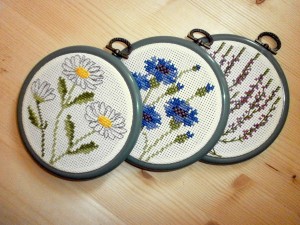 Embroidered small Frame set, round floral embroidering, Cross Stitch Framed Art