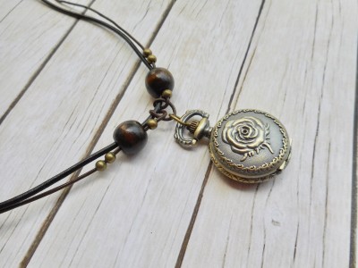 Steampunk-pocket-watch-rose-design-on-lit-handmade-leather-necklace-jewelry-homemade-jewelery-Etsy-jewellery-shop-shops-shopping-online-store-unique-gift2