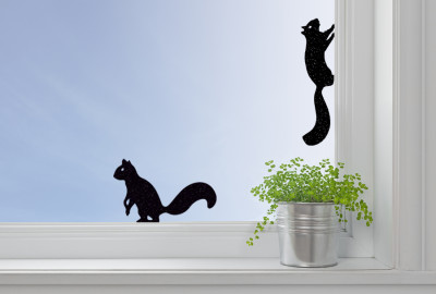 two-Squirrels-on-window-decor